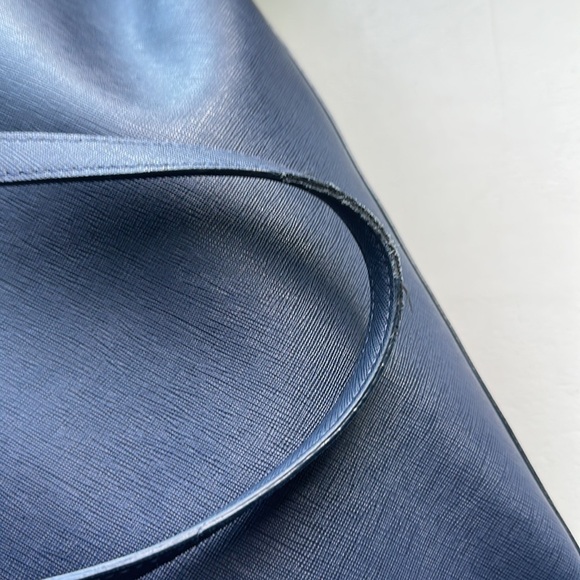 Michael Kors Jet Set Navy Tote - Picture 8 of 10